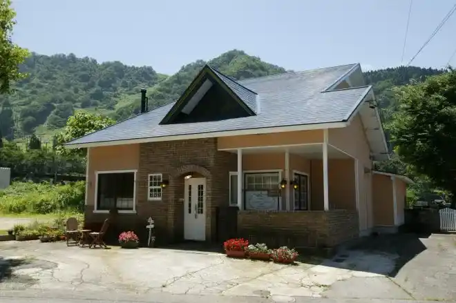 ＧＵＥＳＴＨＯＵＳＥ ＣＡＦＥ＆ＢＡＲ ＵＮＩＬＡの画像
