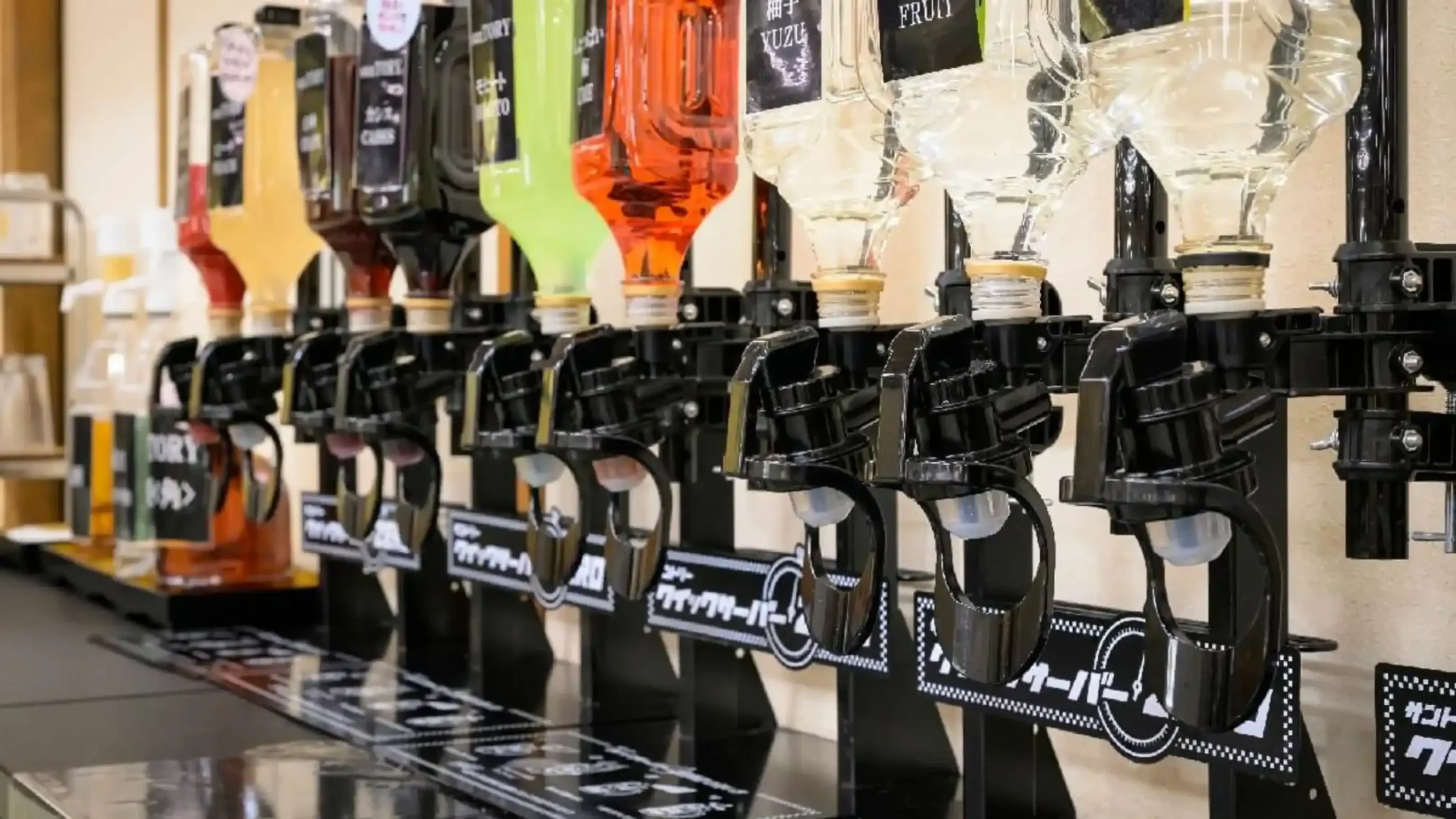 新潟のホテルのラウンジの飲み放題アルコールドリンクバーのイメージ画像