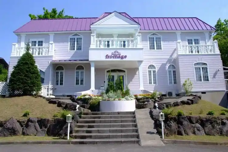 「伊豆高原 猫のいるお宿 プチホテル フロマージュ」の画像