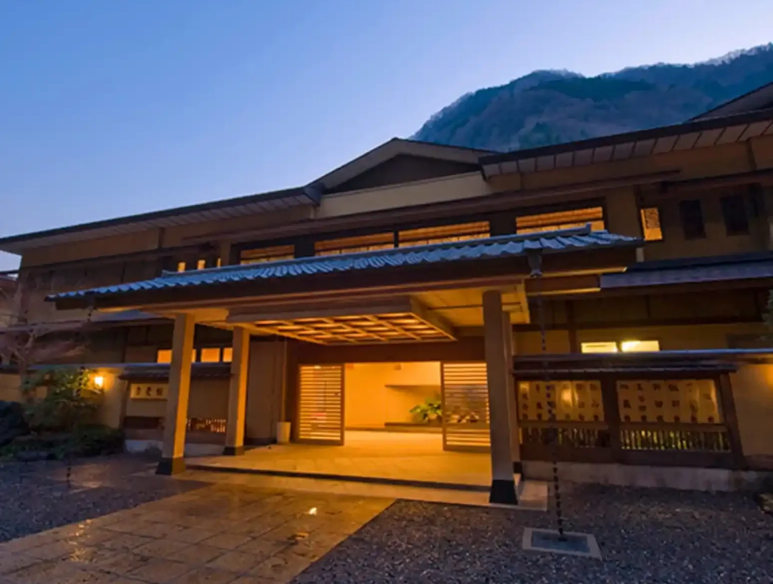 「世界最古の宿・ギネスブック認定 全館源泉掛け流し 西山温泉 慶雲館(2026年3月リニューアル)」の画像