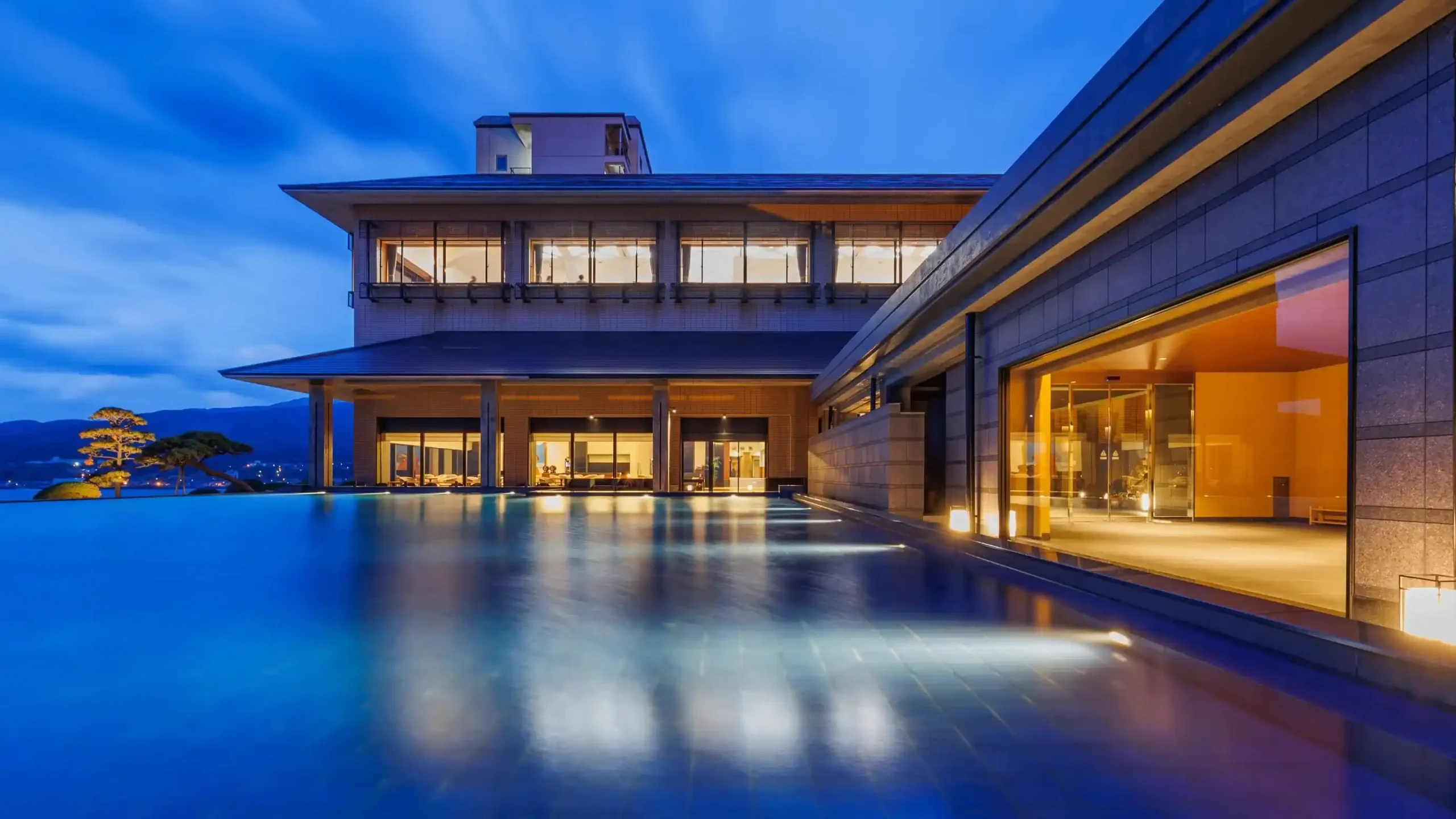 「HOTEL OOSADO＜佐渡島＞」の画像