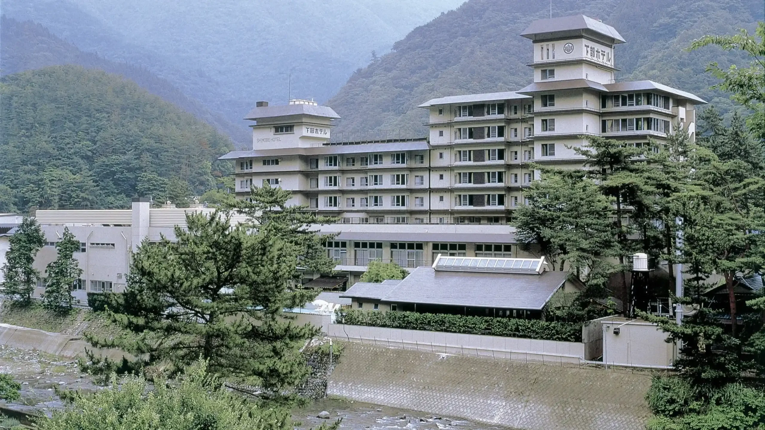 「山梨県の温泉旅館 下部温泉郷 下部ホテル」の画像