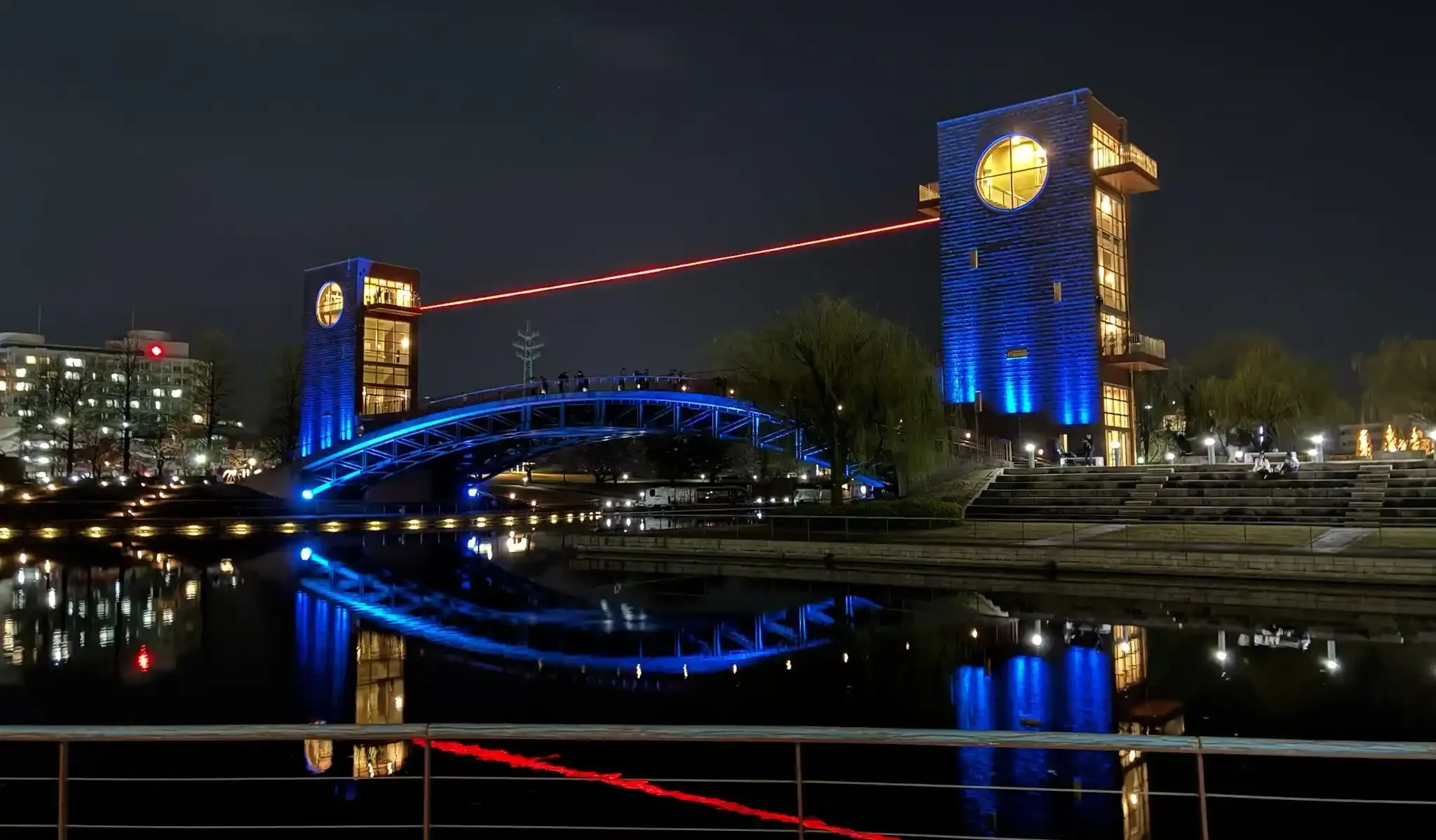 富山県の富岩運河環水公園のイルミネーションの画像